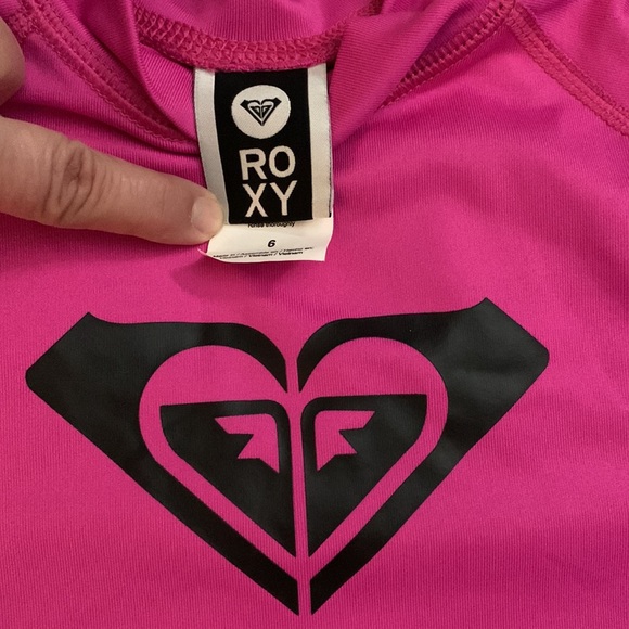 Pink Roxy Rash Guard 🏄‍♀️ ☀️ - Picture 3 of 7